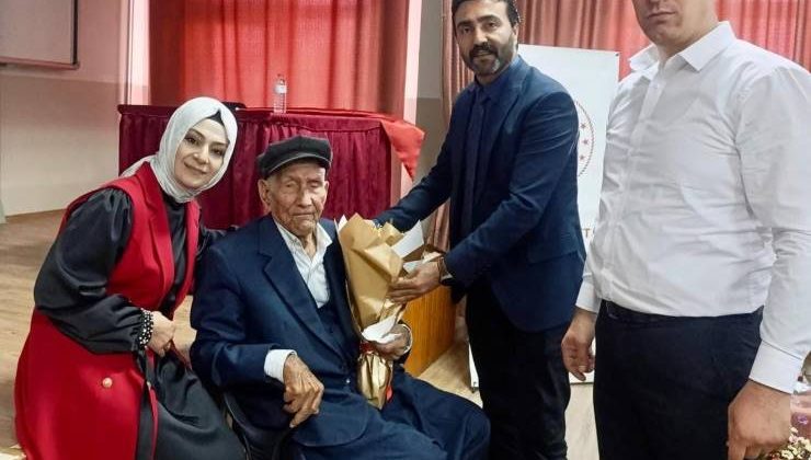 Kahraman Gazilerimiz ve Şehit Yakınlarımız geleceğimize ışık tutan gençlerle buluştu