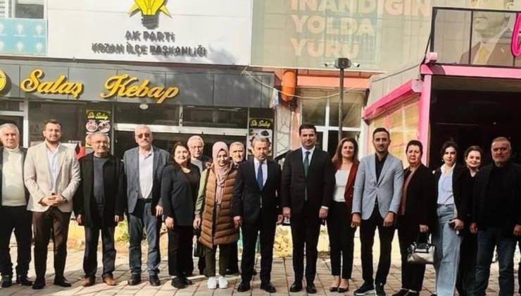 MHP Kozan İlçe Başkanı Şerif Köşeli ve yönetim kurulu üyeleri AKP Kozan İlçe Başkanı Polat Kaya’yı ziyaret ettiler