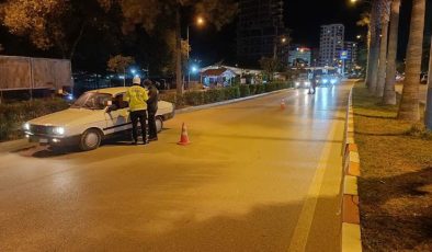 Kozan’da uyuşturucu satıcısı 4 şahıs yakalandı