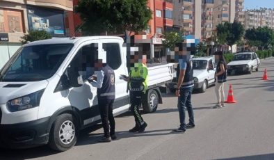 Kozan’da 20 araç, 6 motosiklet trafikten men edildi