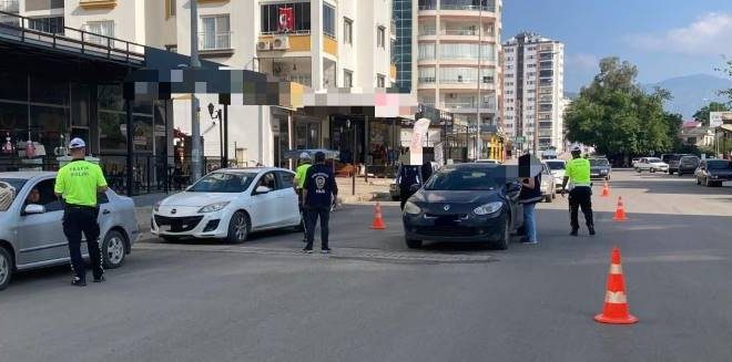 Kozan’da Aranan 3 Şahıs Polis Tarafından Yakalandı