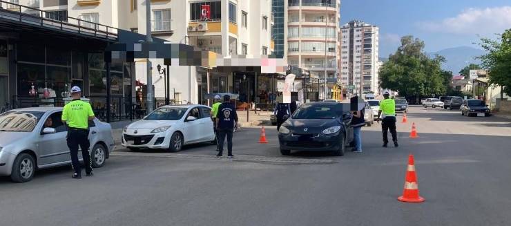 Kozan’da Aranan 3 Şahıs Polis Tarafından Yakalandı