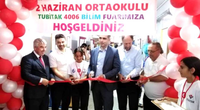 Kozan 2 Haziran Ortaokulu’nda TÜBİTAK 4006 Bilim Fuarı Açıldı