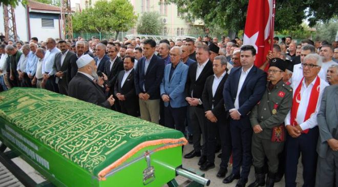 Kozan Belediye Başkanı Mustafa Atlı, amcasını son yolculuğuna uğurladı