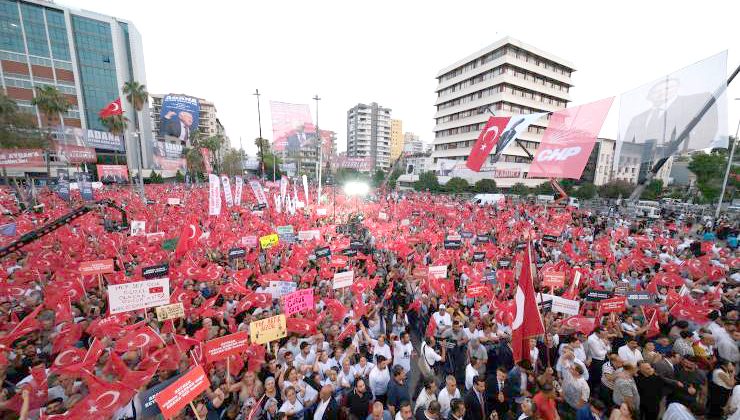 Adanalılar mahşeri kalabalıkla Adana Gibi Başkan Zeydan Karalar’a sahip çıktı