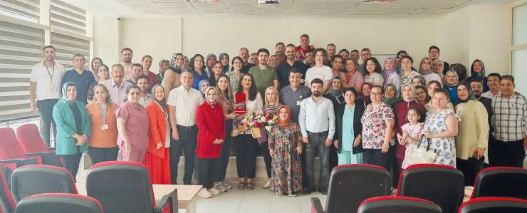 Kozan Devlet Hastanesi’nde uzun yıllardır görev yapan Sağlık Bakım Hizmetleri Müdürü Sema Tetik, emekliye ayrıldı