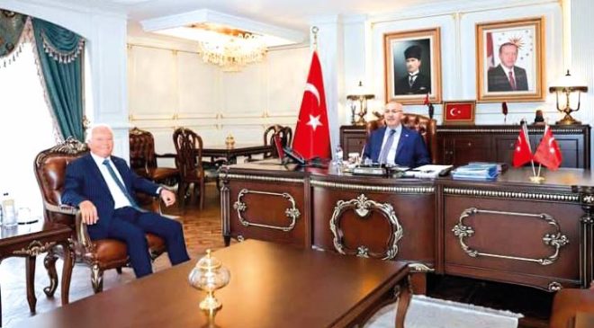 Adana Valisi Yavuz Selim Köşger, İş İnsanı Hilmi Baysal’ı Makamında Kabul Etti
