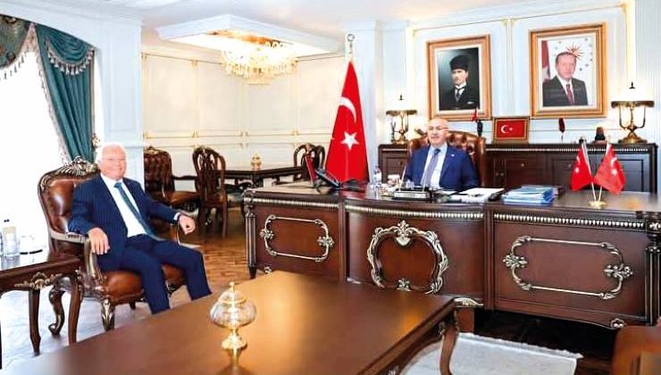 Adana Valisi Yavuz Selim Köşger, İş İnsanı Hilmi Baysal’ı Makamında Kabul Etti