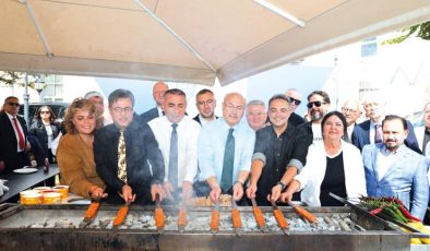 Güngör Geçer; “Zeydan Başkanımızın ‘Adana’ya gelin, ciğerimi yiyin’ sloganıyla misafirlerimizi Lezzet Festivali’ne davet ediyoruz.”