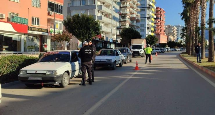 EMNİYETTEN DOLANDIRICILIK ŞEBEKESİNE OPERASYON: 7 ŞÜPHELİ CEZAEVİNDE