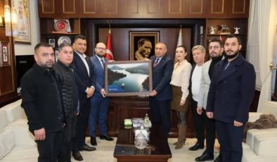 Kozan Kent Konseyi Büyük Şehir Belediye Başkan Vekili Güngör Geçer’i ziyaret etti