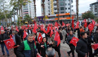 Kozan’dan Alçak Saldırıya Tepki: “Bayrağına Sahip Çık” Yürüyüşü
