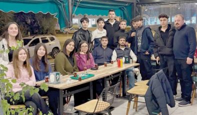 Mustafa Yılmaz (Cheff Döner)’den   öğrencilere anlamlı ve duyarlı iftar yemeği…