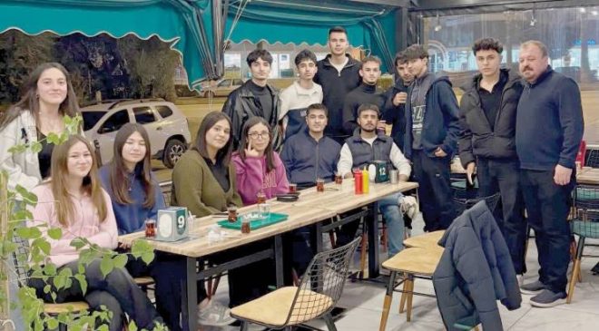 Mustafa Yılmaz (Cheff Döner)’den   öğrencilere anlamlı ve duyarlı iftar yemeği…