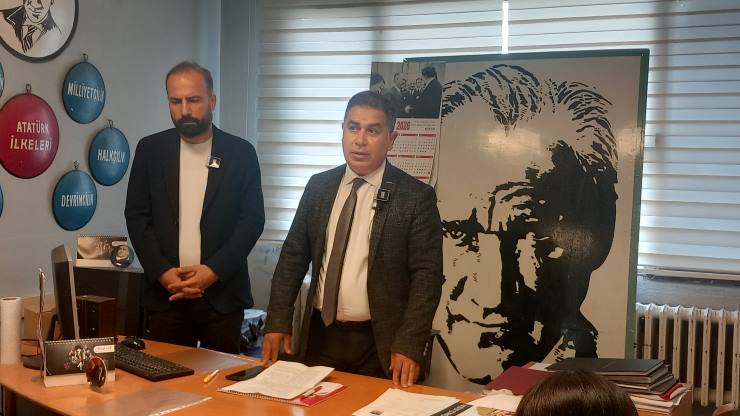 Kozan’da Atatürk Büstü tartışması