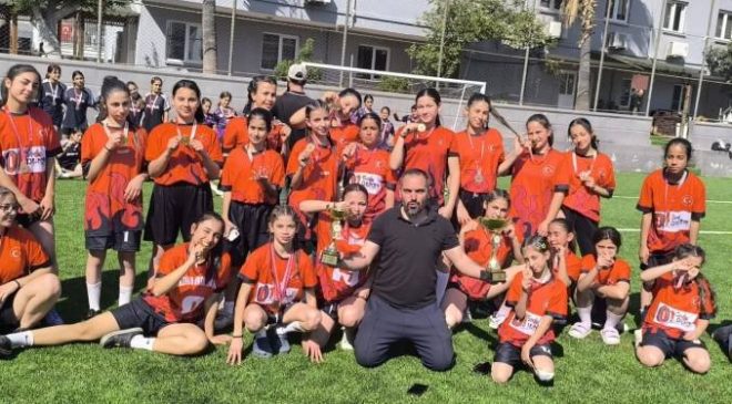 2 Haziran Yıldız Kız Ragbi Takımı Adana birincisi