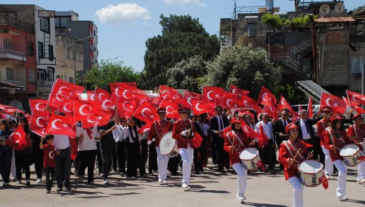 Kozan’da 19 Mayıs Atatürk’ü Anma, Gençlik ve Spor Bayramı kutlandı