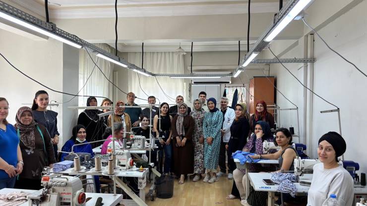 Kozan Halk Eğitimi Merkezi ve Kozan Sosyal Yardımlaşma ve Dayanışma Vakfı İş Birliğiyle Yürütülen ADEM Kurslarına Ziyaret
