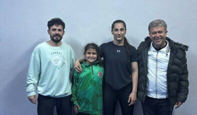 Milli Sporcumuz Hatice Nur Sarı güreşçilerimize moral verdi