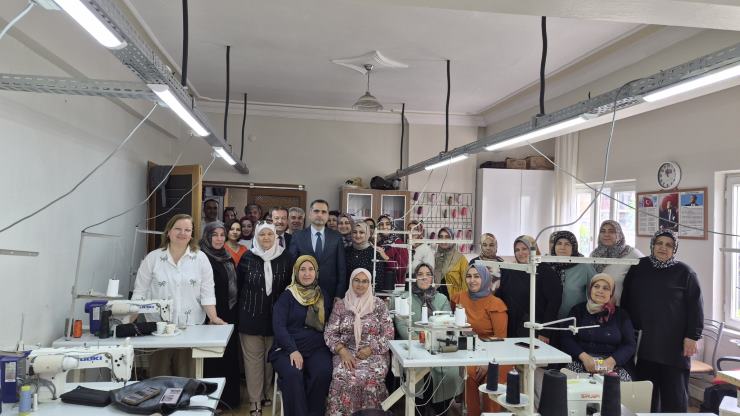 ADEM Kursiyerlerinin Yıl Sonu Sergisi Açıldı