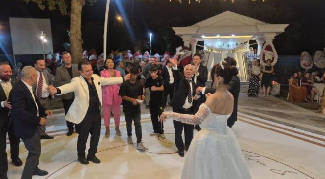 Kozan Ticaret Odası Başkanı Mustafa Kandemir’in  kızının düğününde renkler, coşku ve mutluluk vardı…